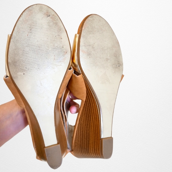 π₯ Nygard Collection Gwen Women's Crossover Strap Wedged Sandals - Picture 16 of 16